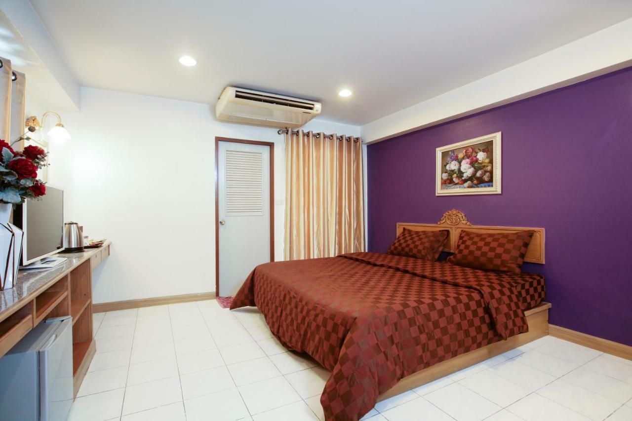 Platinum Villa Bangkok Exterior photo